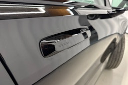 musta Polestar 2 2022 kuva 41.