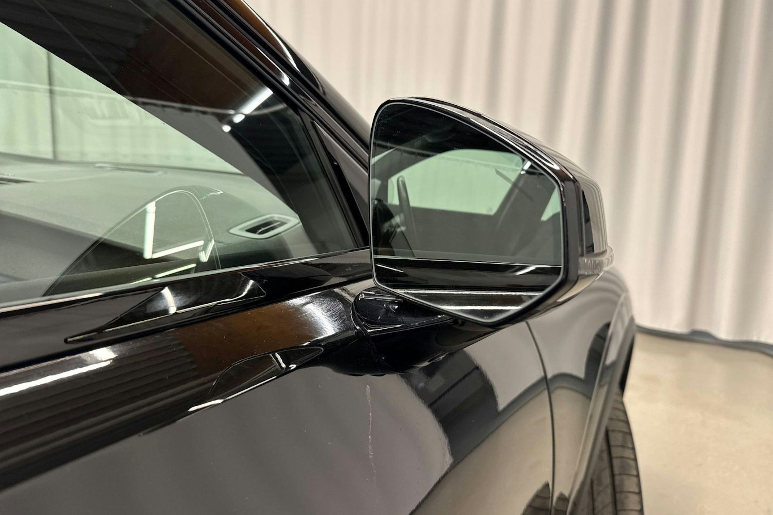 musta Polestar 2 2022 kuva 42.