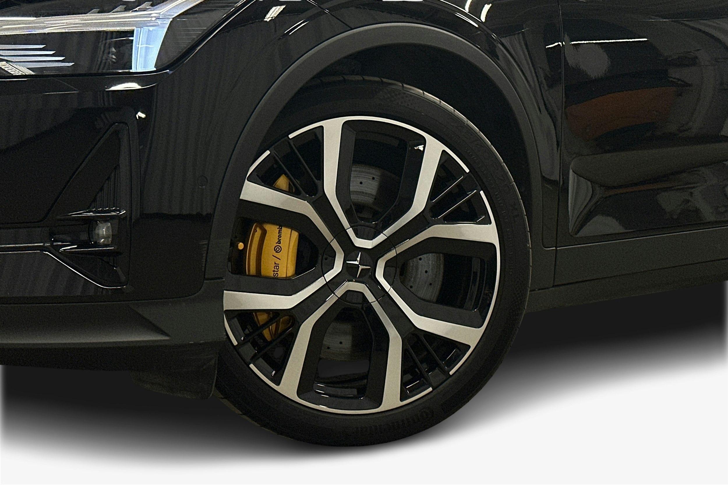 musta Polestar 2 2022 kuva 9.