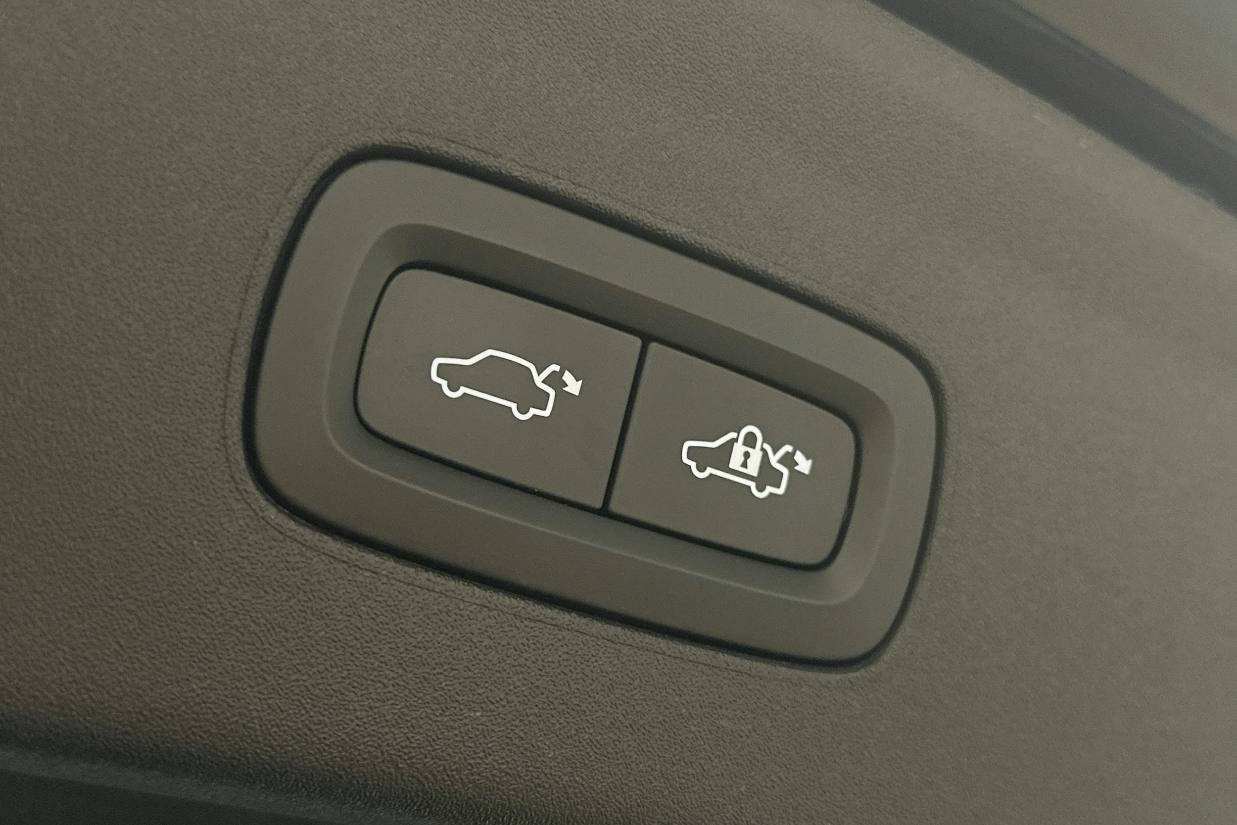 musta Polestar 2 2022 kuva 12.