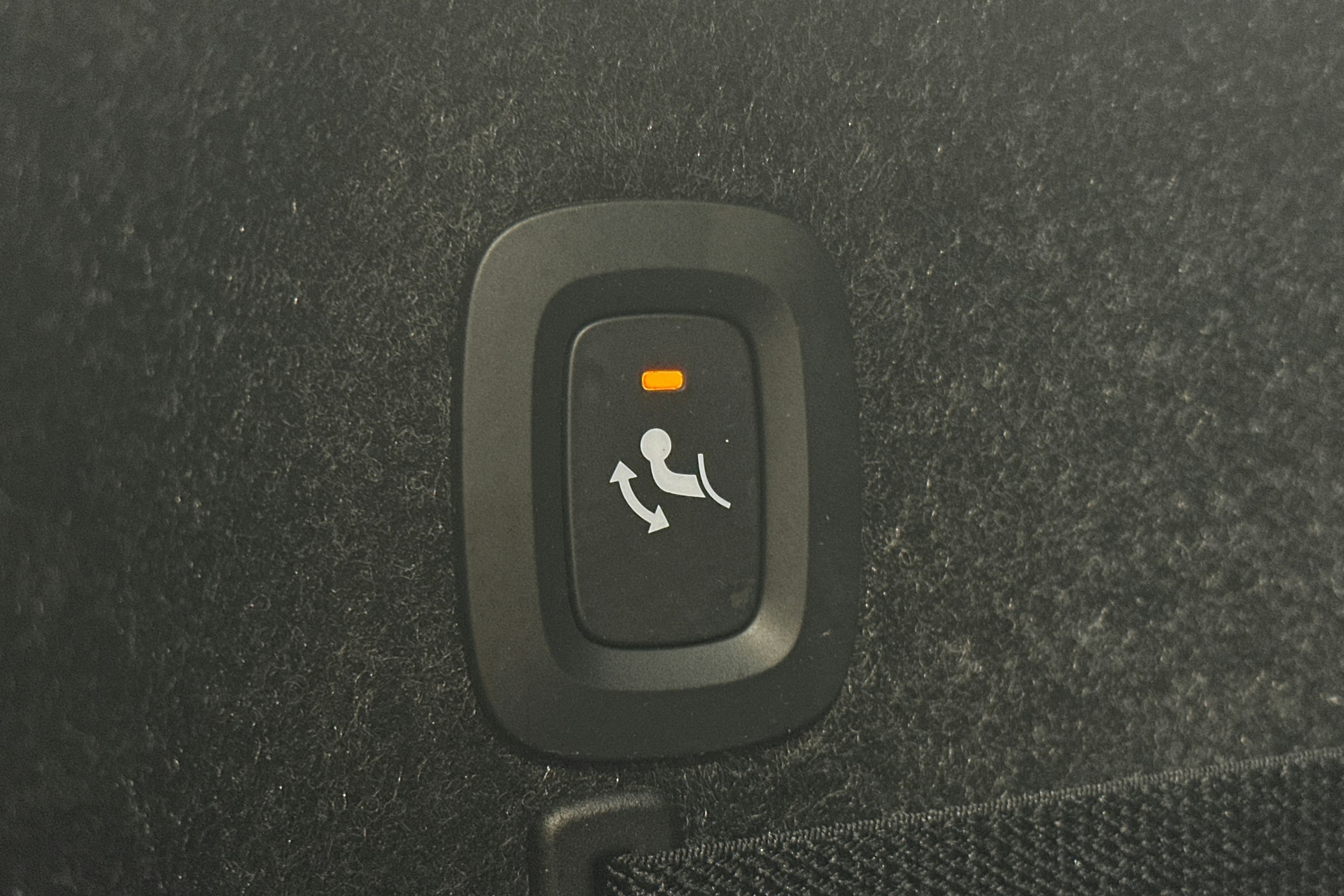 musta Polestar 2 2022 kuva 13.