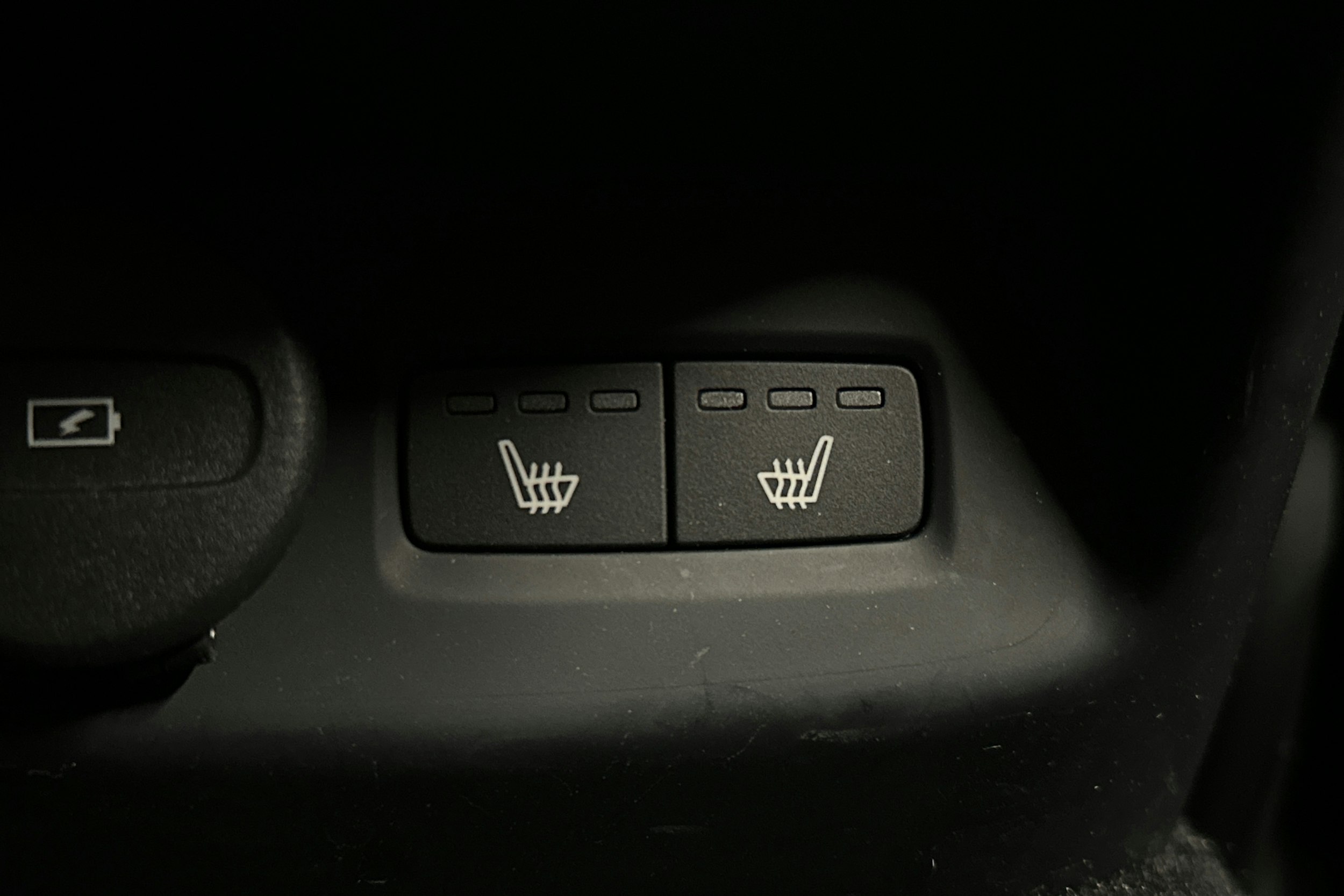 musta Polestar 2 2022 kuva 14.