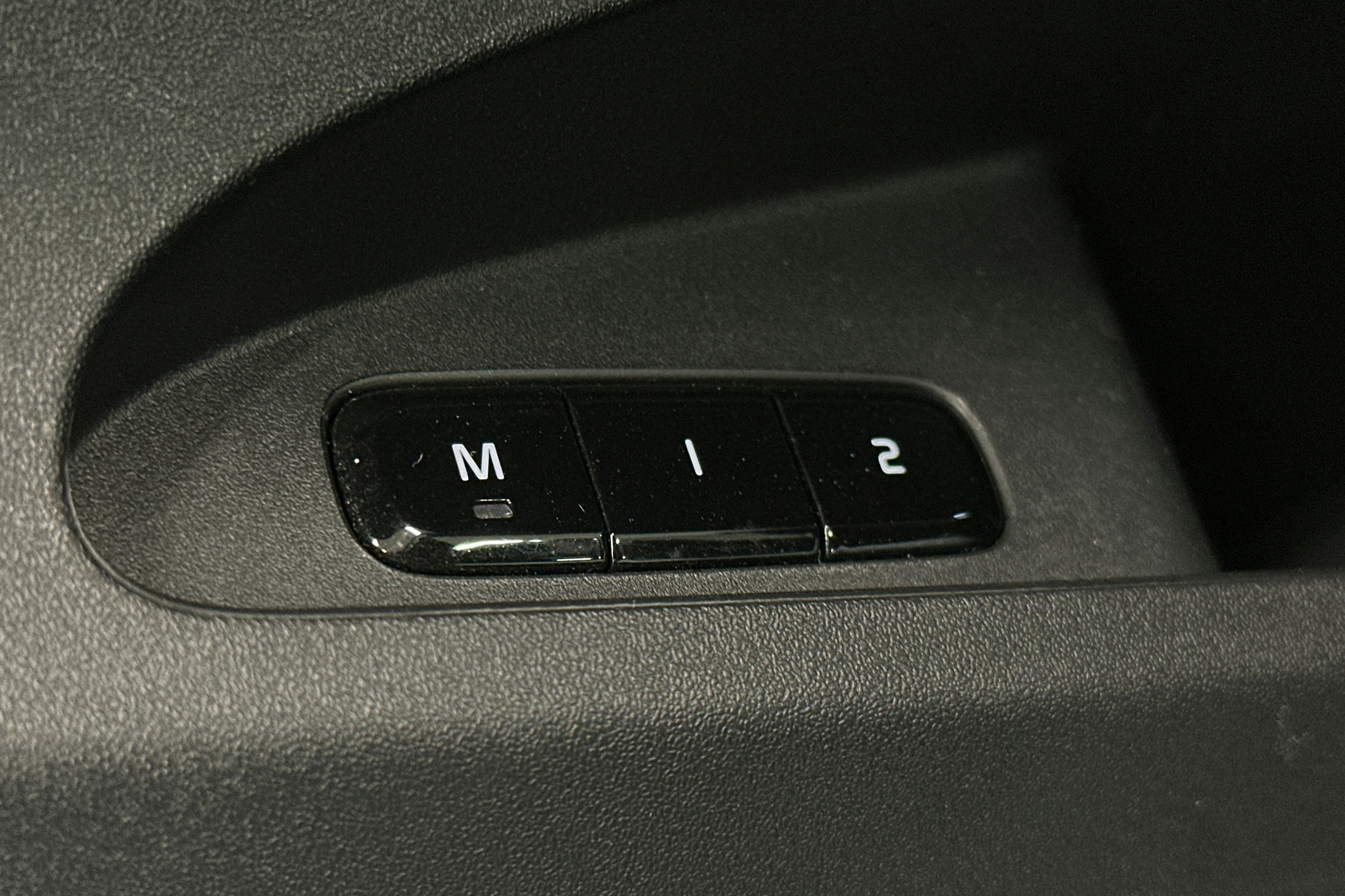 musta Polestar 2 2022 kuva 17.