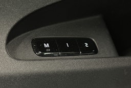 musta Polestar 2 2022 kuva 17.