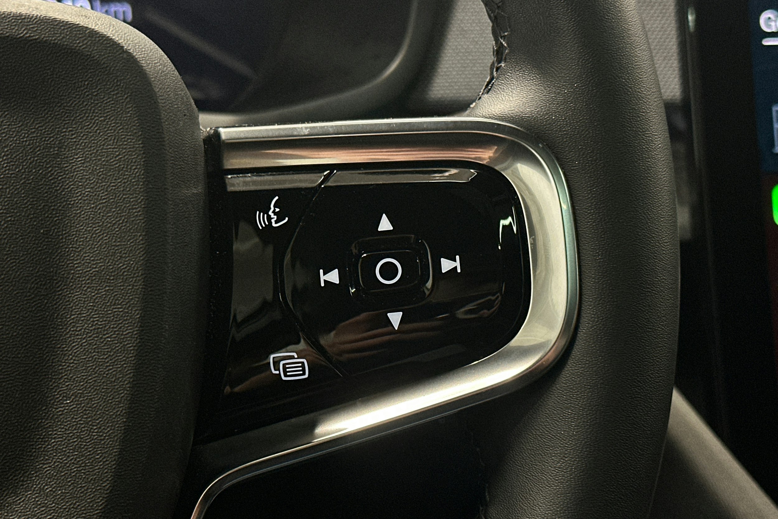 musta Polestar 2 2022 kuva 20.