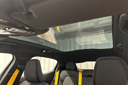 musta Polestar 2 2022 kuva 28.