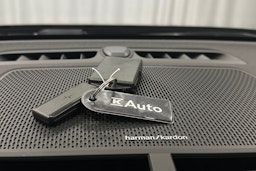 musta Polestar 2 2022 kuva 29.