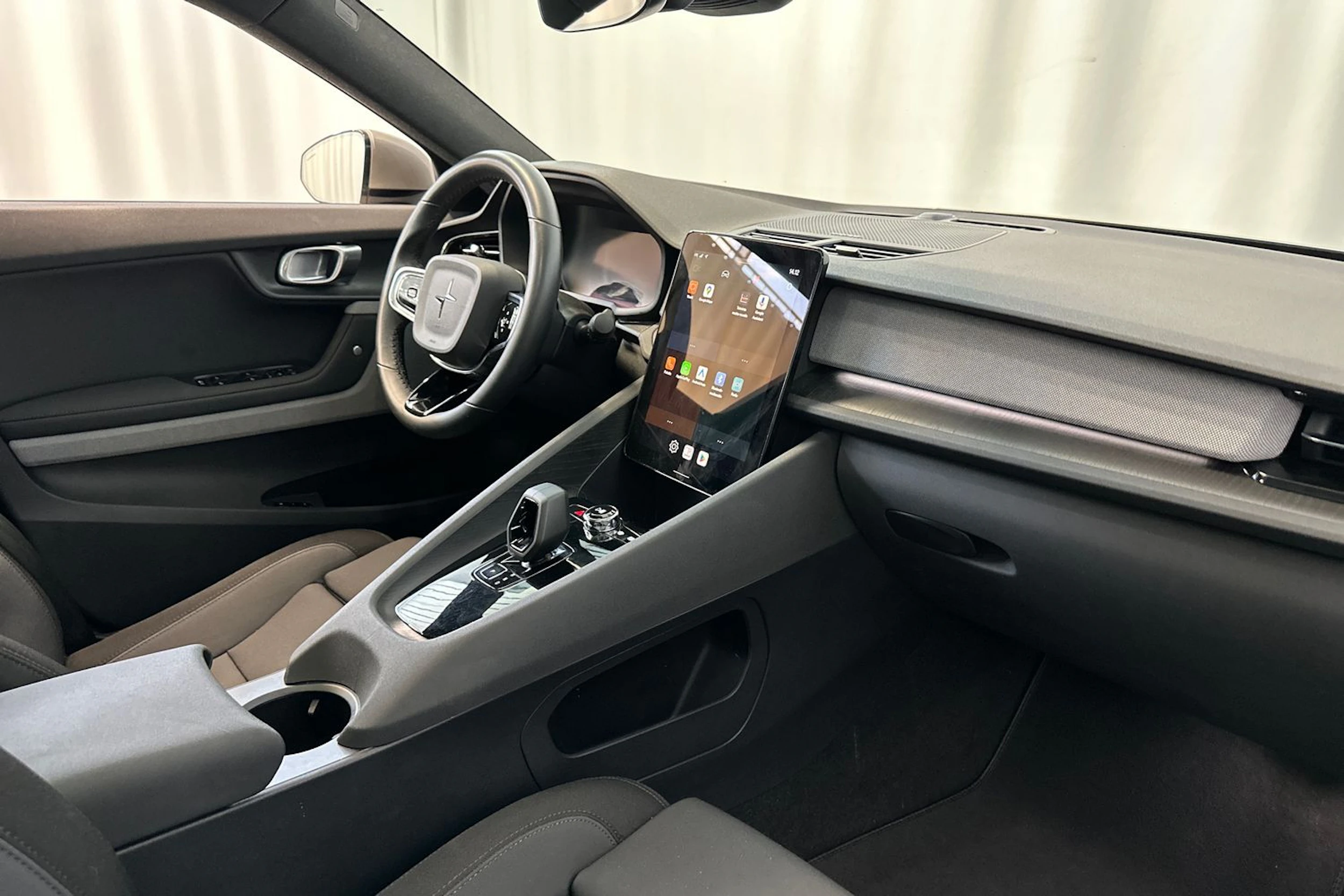 harmaa Polestar 2 2022 kuva 12.