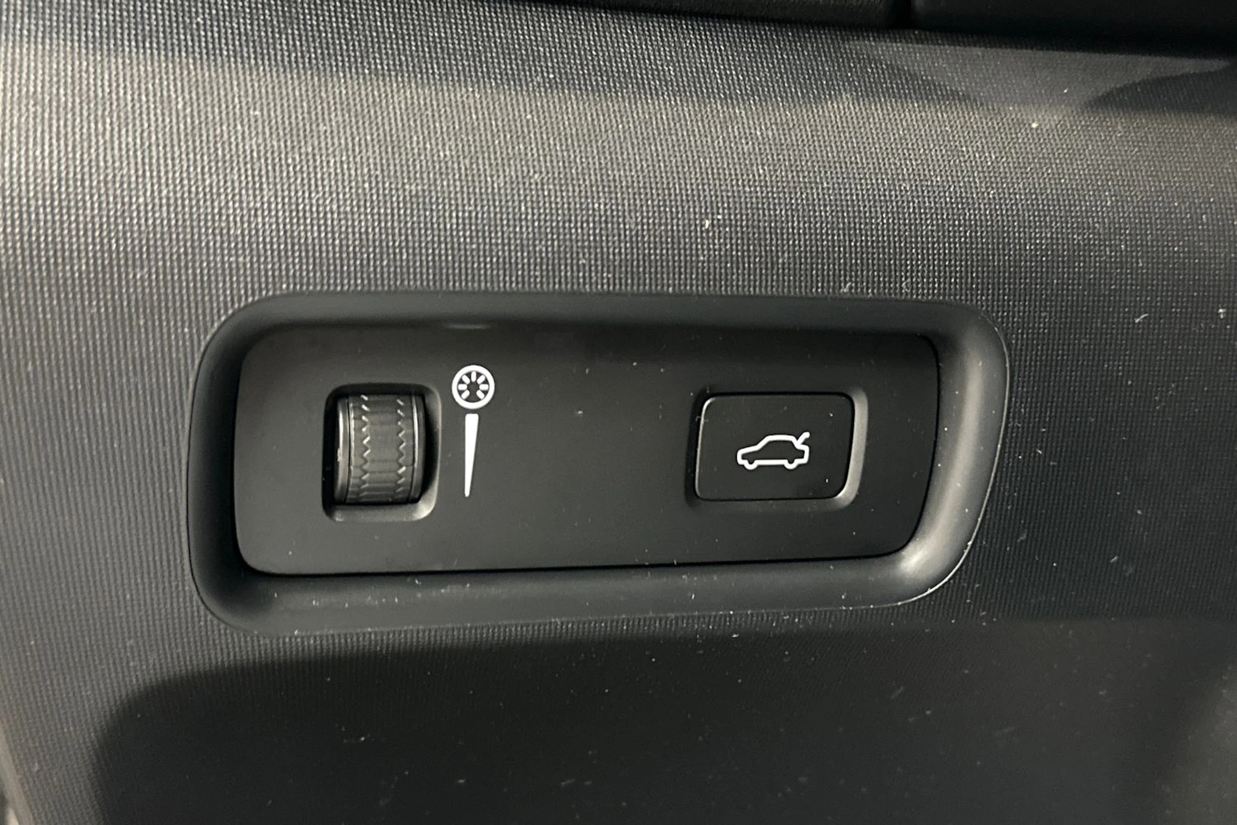 harmaa Polestar 2 2022 kuva 16.