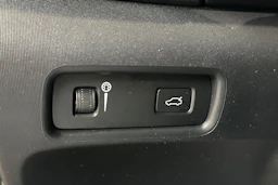 harmaa Polestar 2 2022 kuva 16.