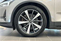 harmaa Polestar 2 2022 kuva 25.