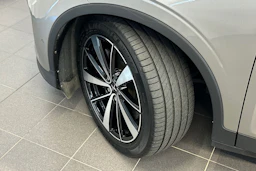 harmaa Polestar 2 2022 kuva 26.