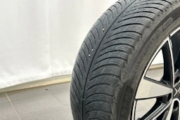 harmaa Polestar 2 2022 kuva 28.