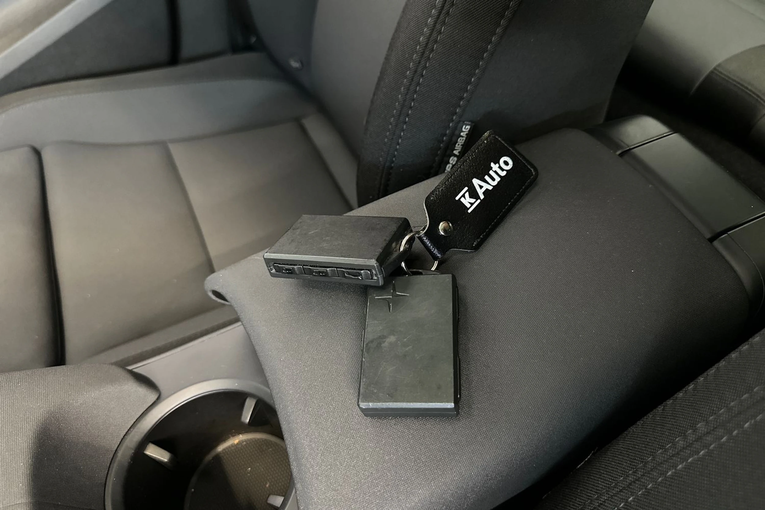 harmaa Polestar 2 2022 kuva 29.