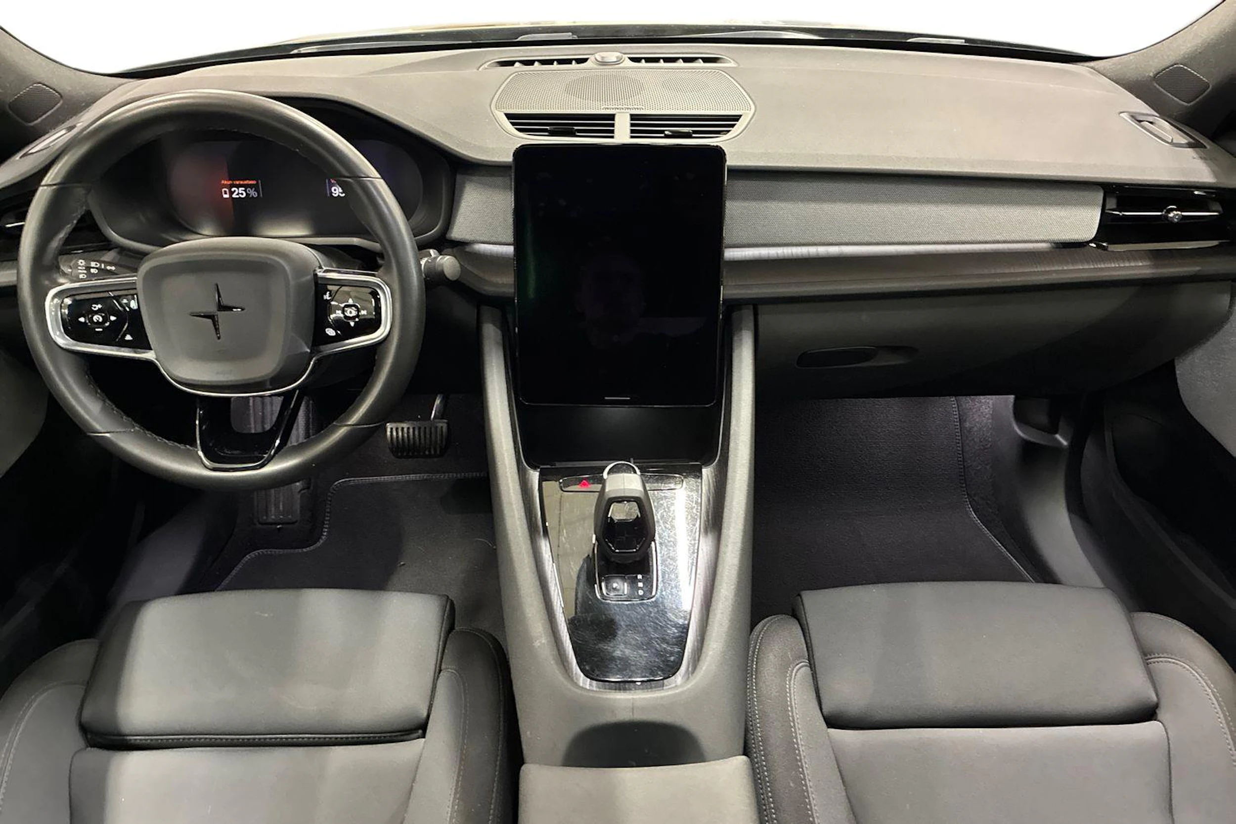 sininen Polestar 2 2022 kuva 7.