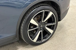 sininen Polestar 2 2022 kuva 10.