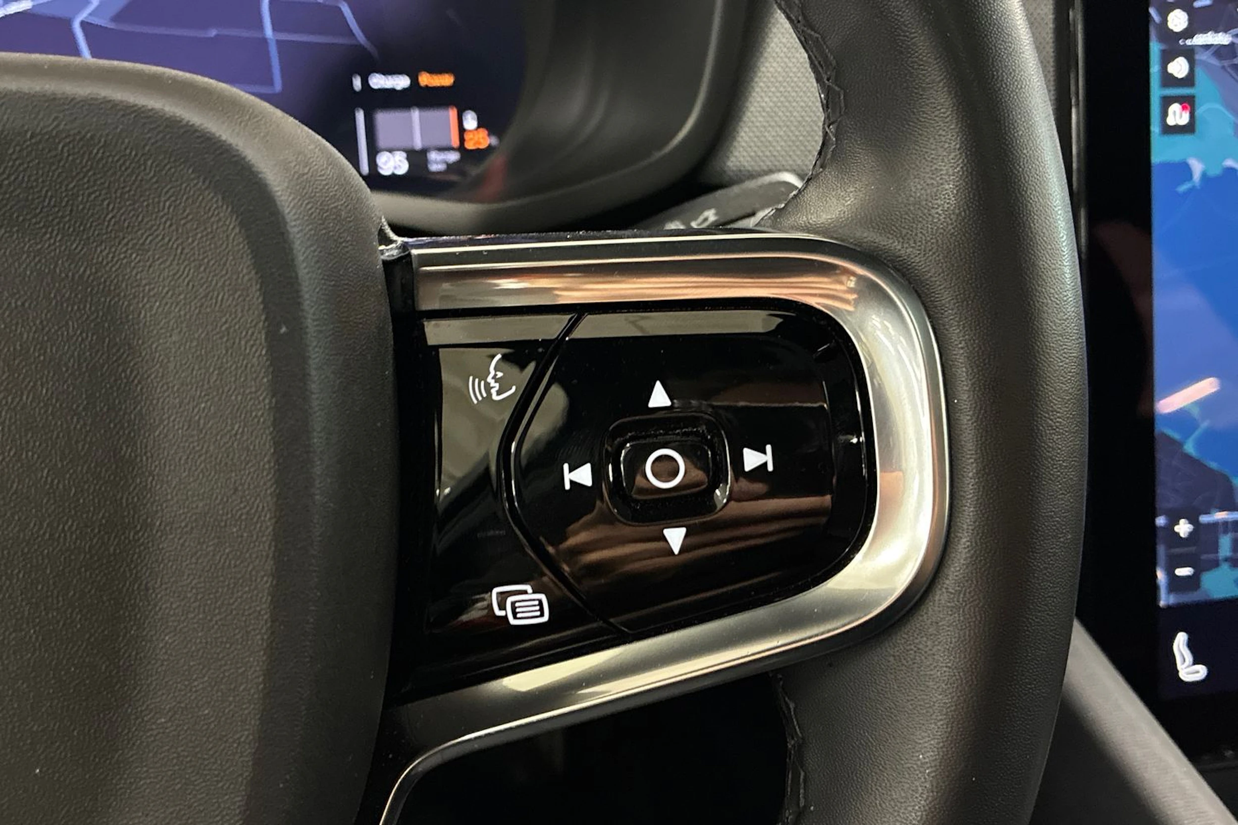 sininen Polestar 2 2022 kuva 14.
