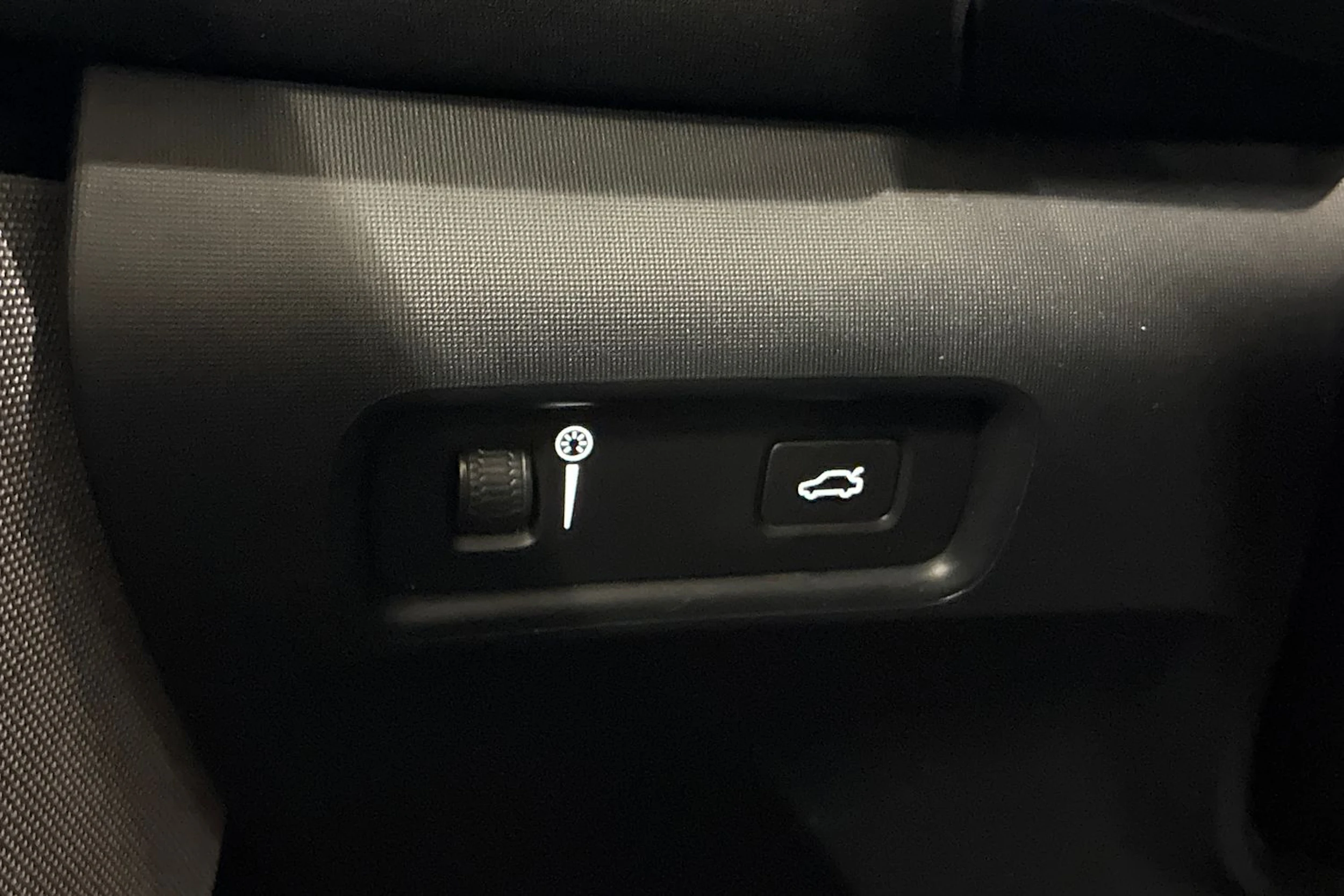 sininen Polestar 2 2022 kuva 16.