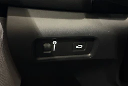 sininen Polestar 2 2022 kuva 16.