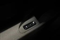 sininen Polestar 2 2022 kuva 18.