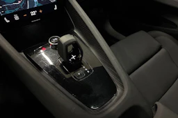 sininen Polestar 2 2022 kuva 19.