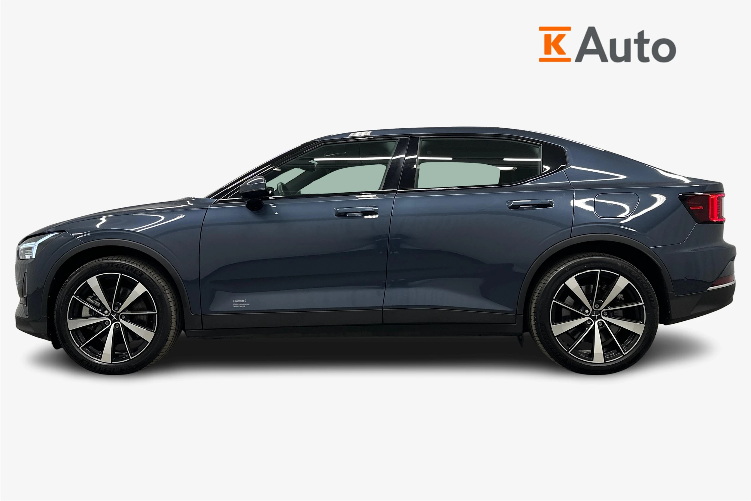 sininen Polestar 2 2022 kuva 5.