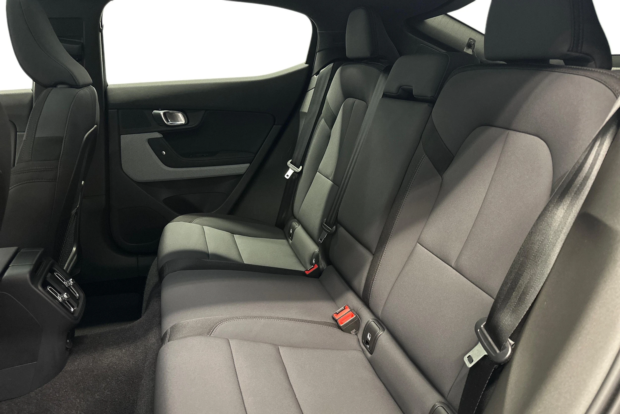 sininen Polestar 2 2022 kuva 8.