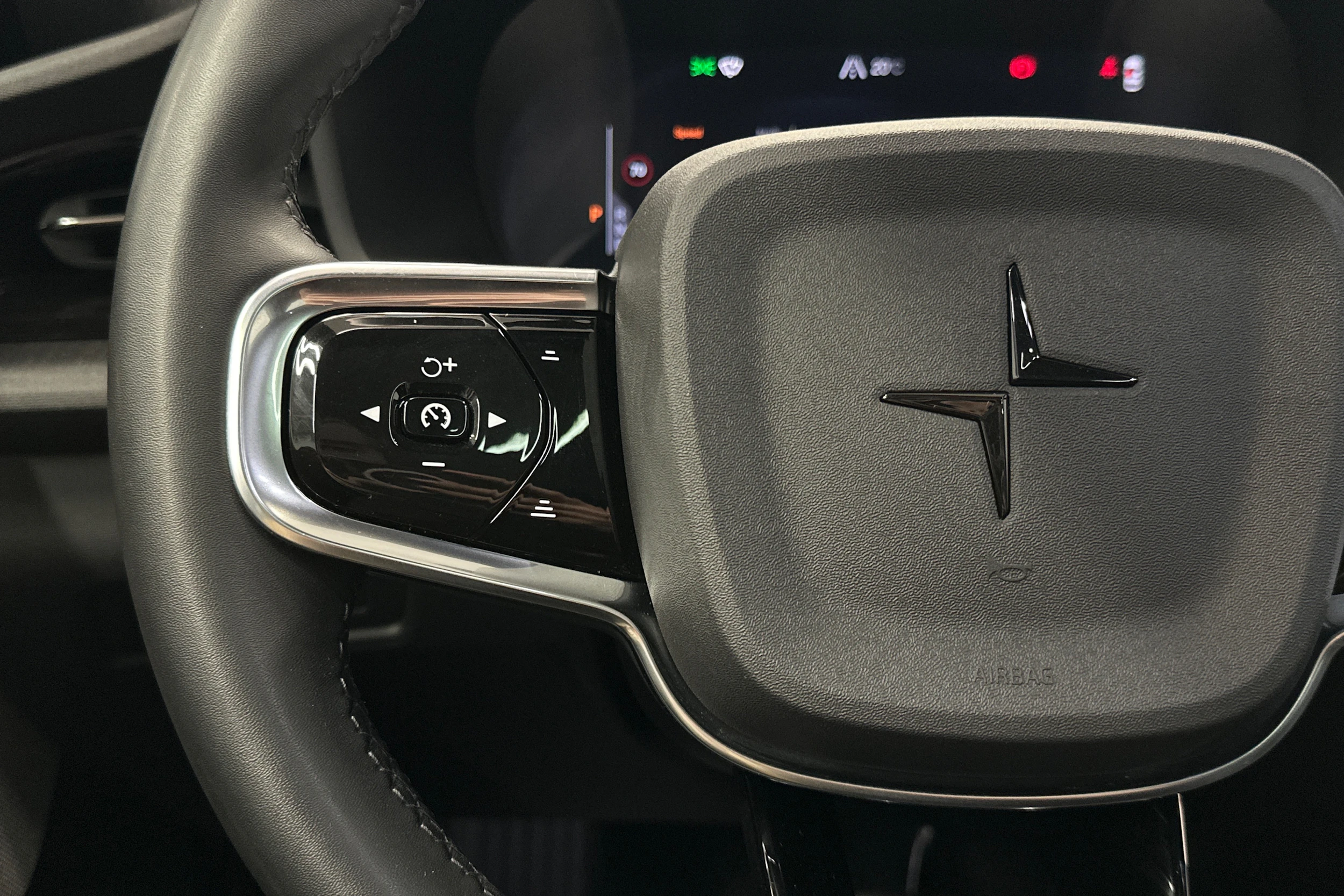 sininen Polestar 2 2022 kuva 11.