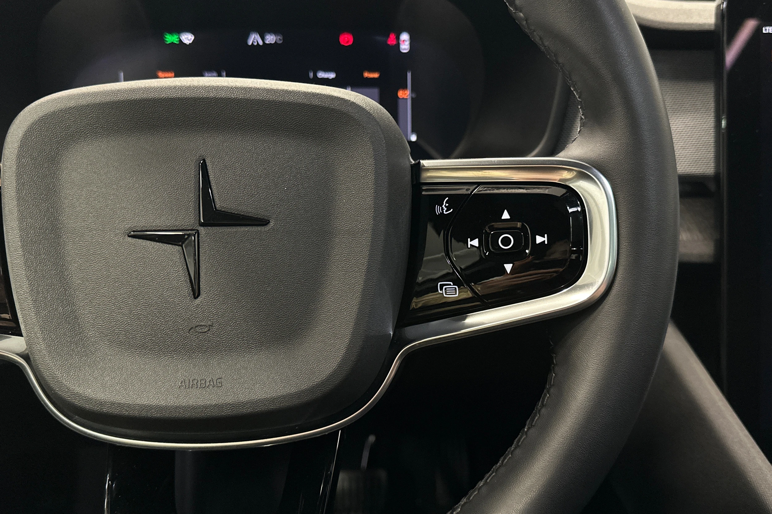 sininen Polestar 2 2022 kuva 12.