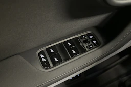 sininen Polestar 2 2022 kuva 14.