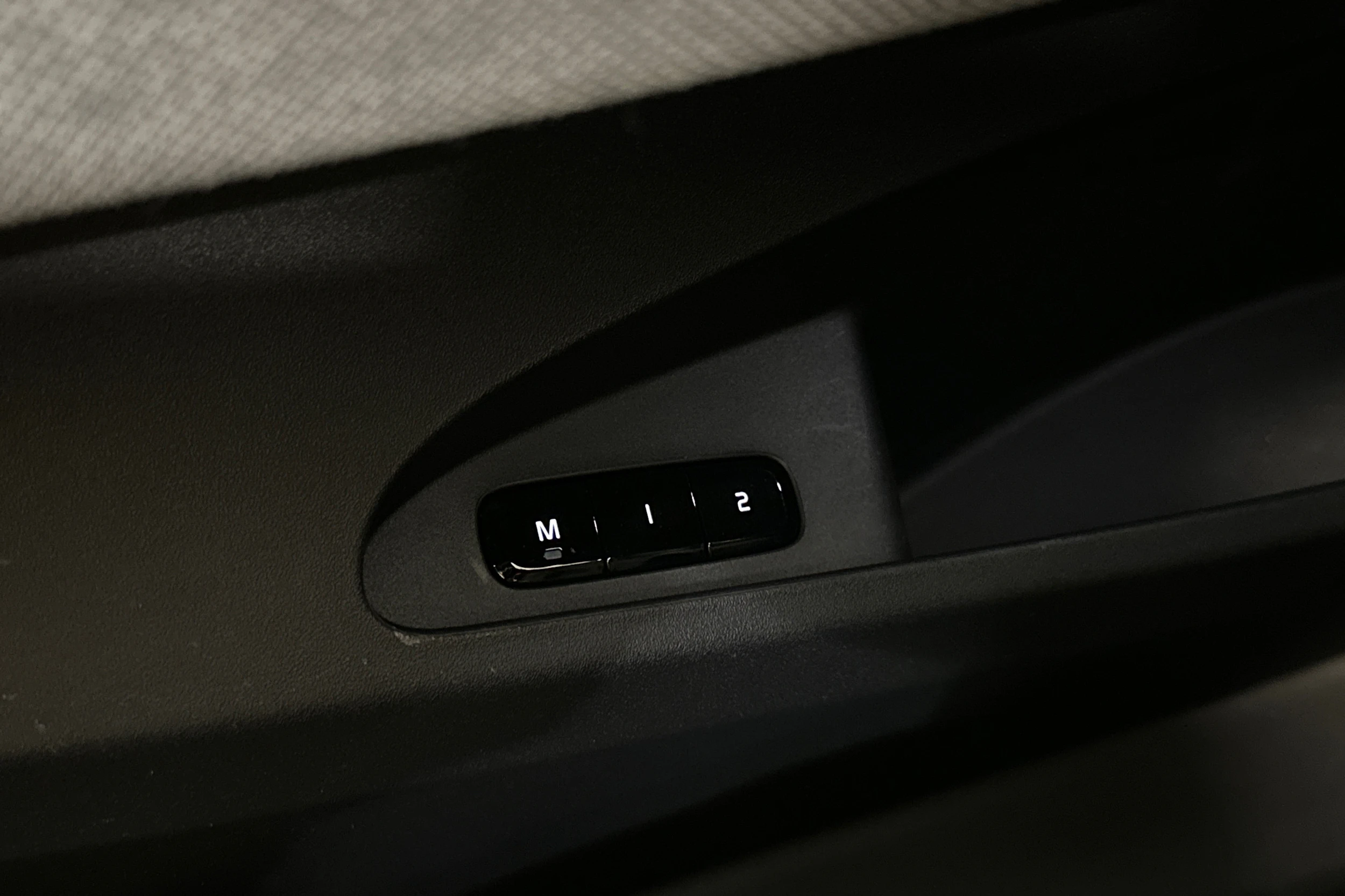 sininen Polestar 2 2022 kuva 15.