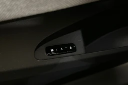 sininen Polestar 2 2022 kuva 15.