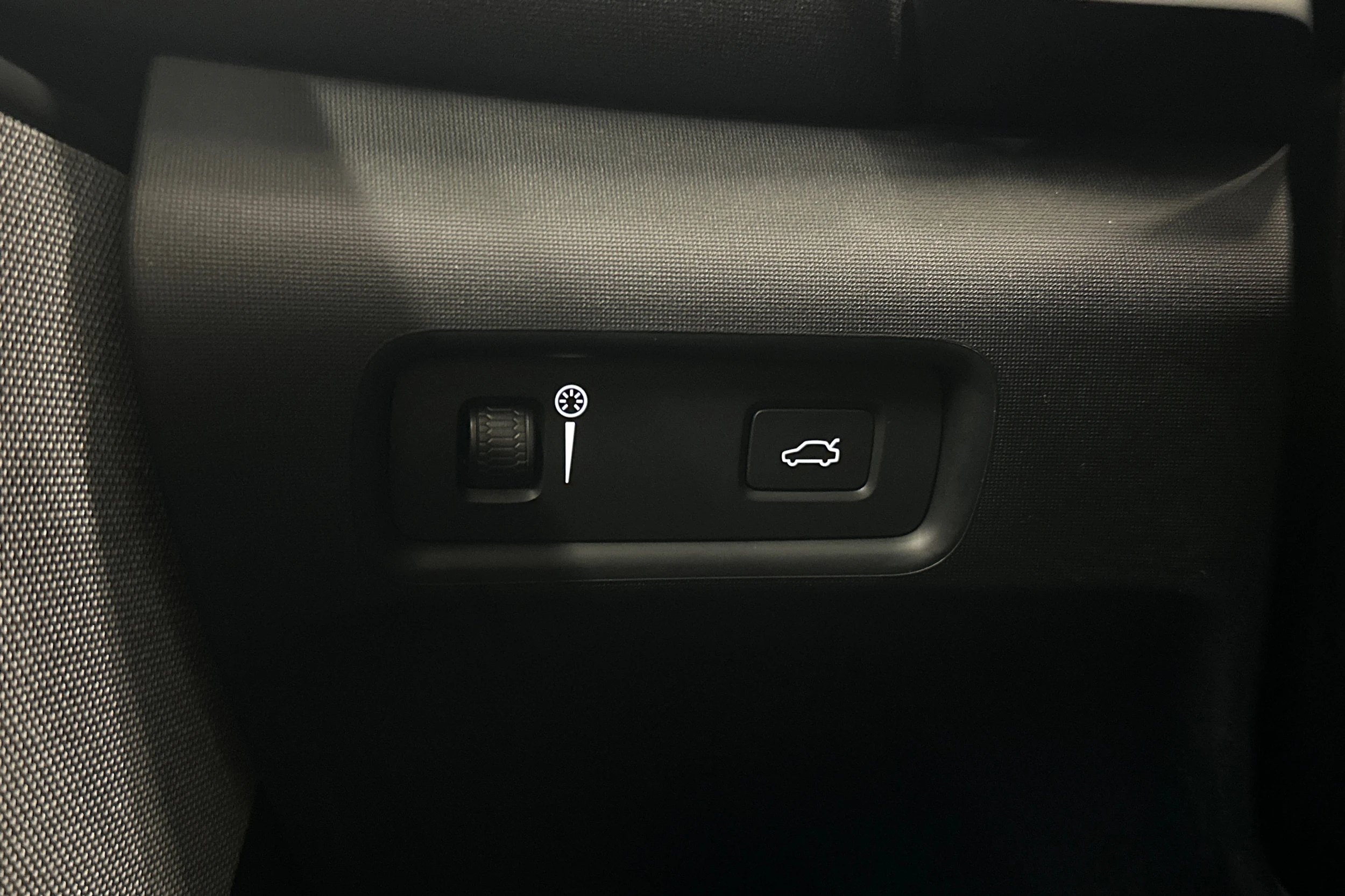 sininen Polestar 2 2022 kuva 16.