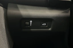 sininen Polestar 2 2022 kuva 16.