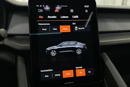 sininen Polestar 2 2022 kuva 17.