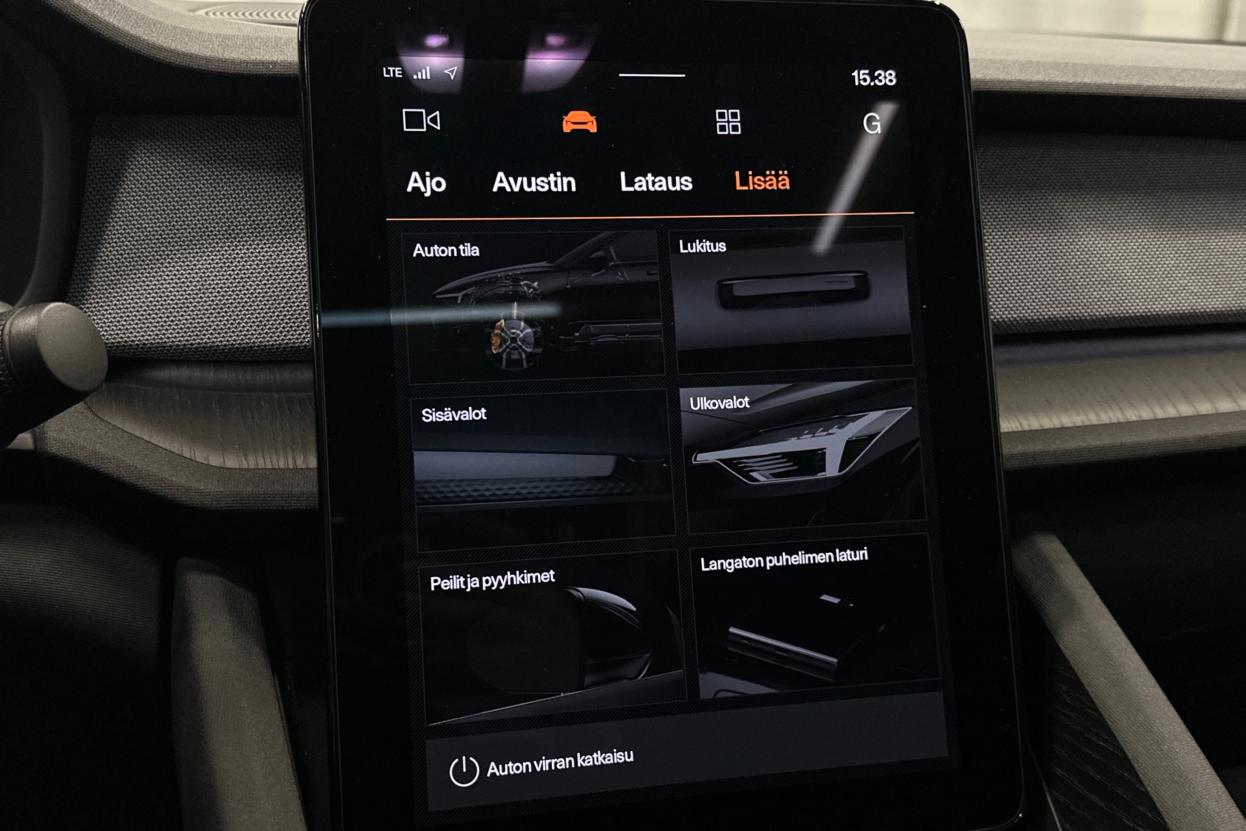 sininen Polestar 2 2022 kuva 20.