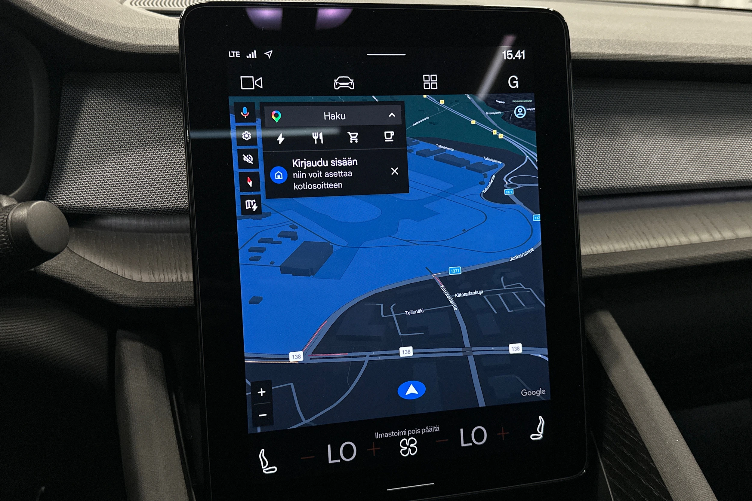 sininen Polestar 2 2022 kuva 22.