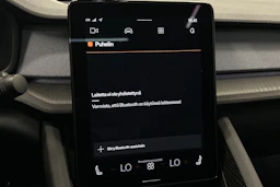 sininen Polestar 2 2022 kuva 24.