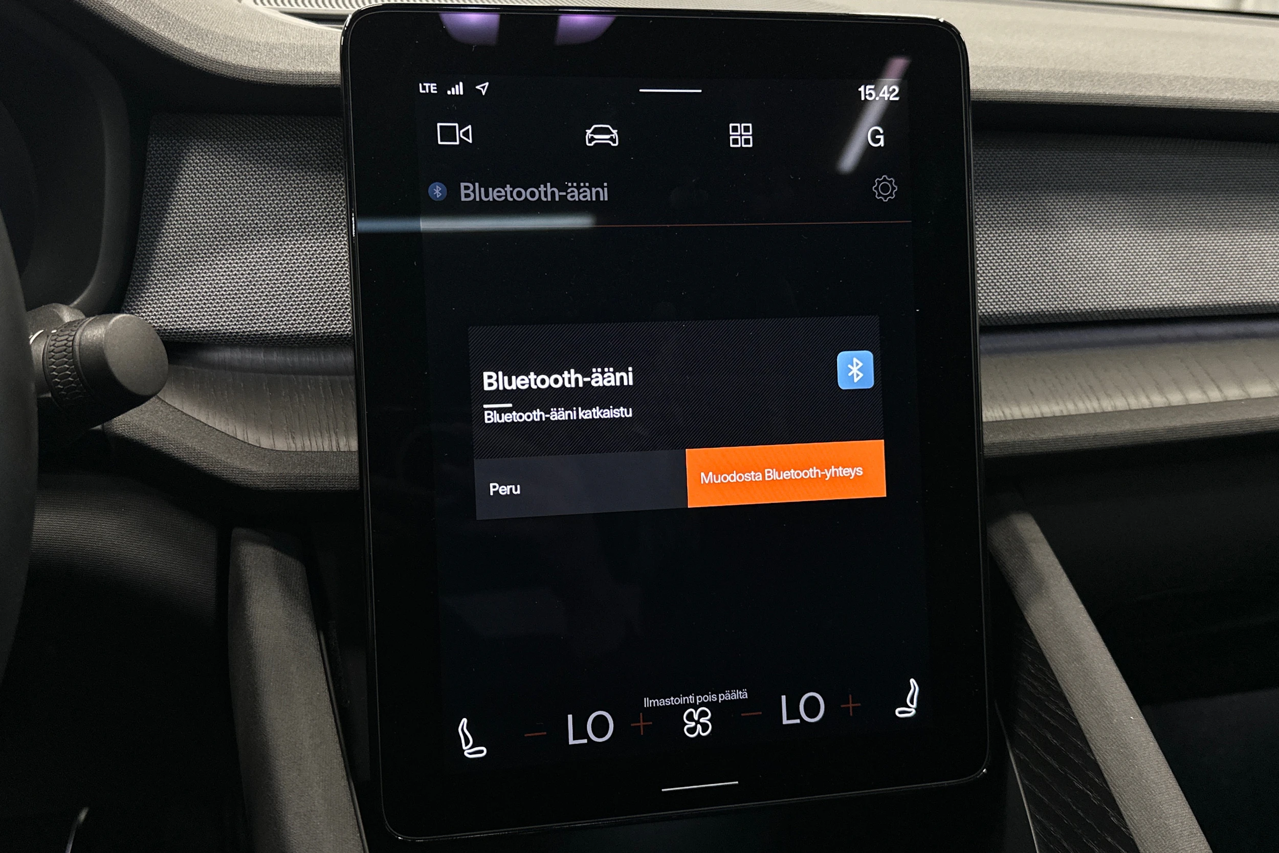 sininen Polestar 2 2022 kuva 27.
