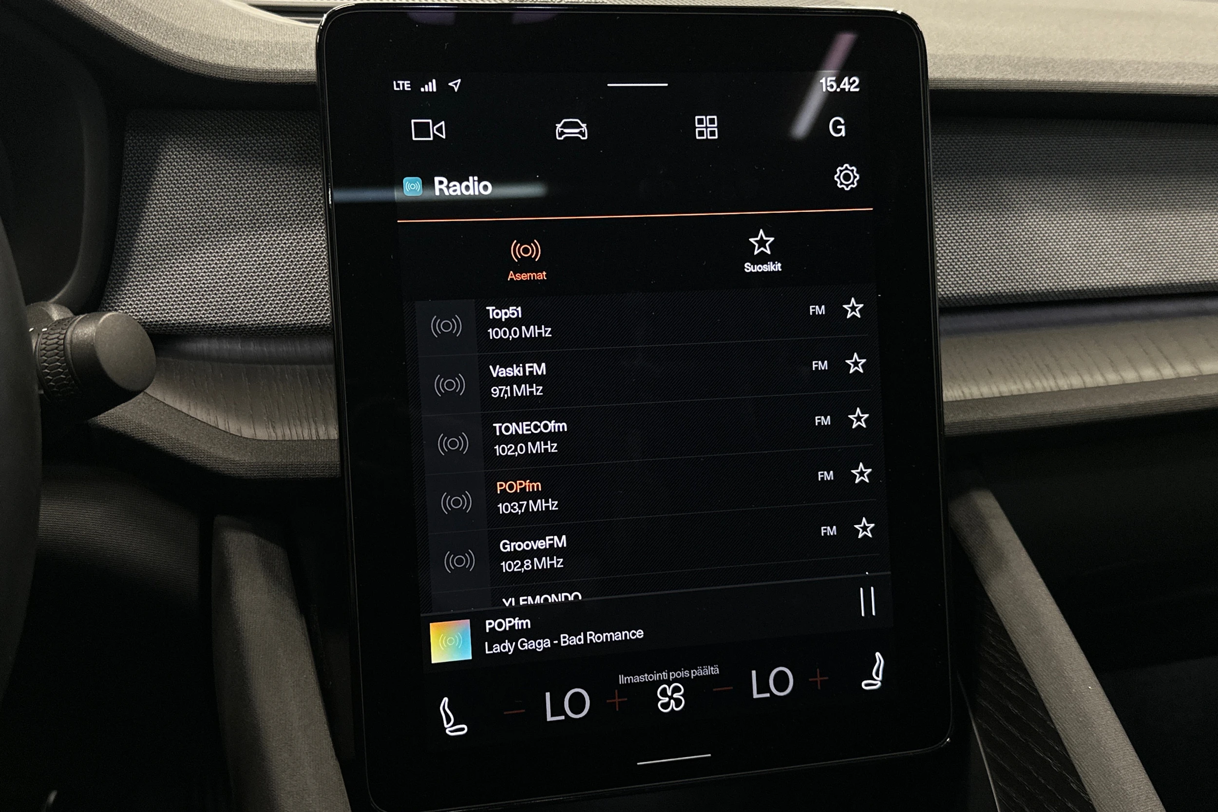 sininen Polestar 2 2022 kuva 28.