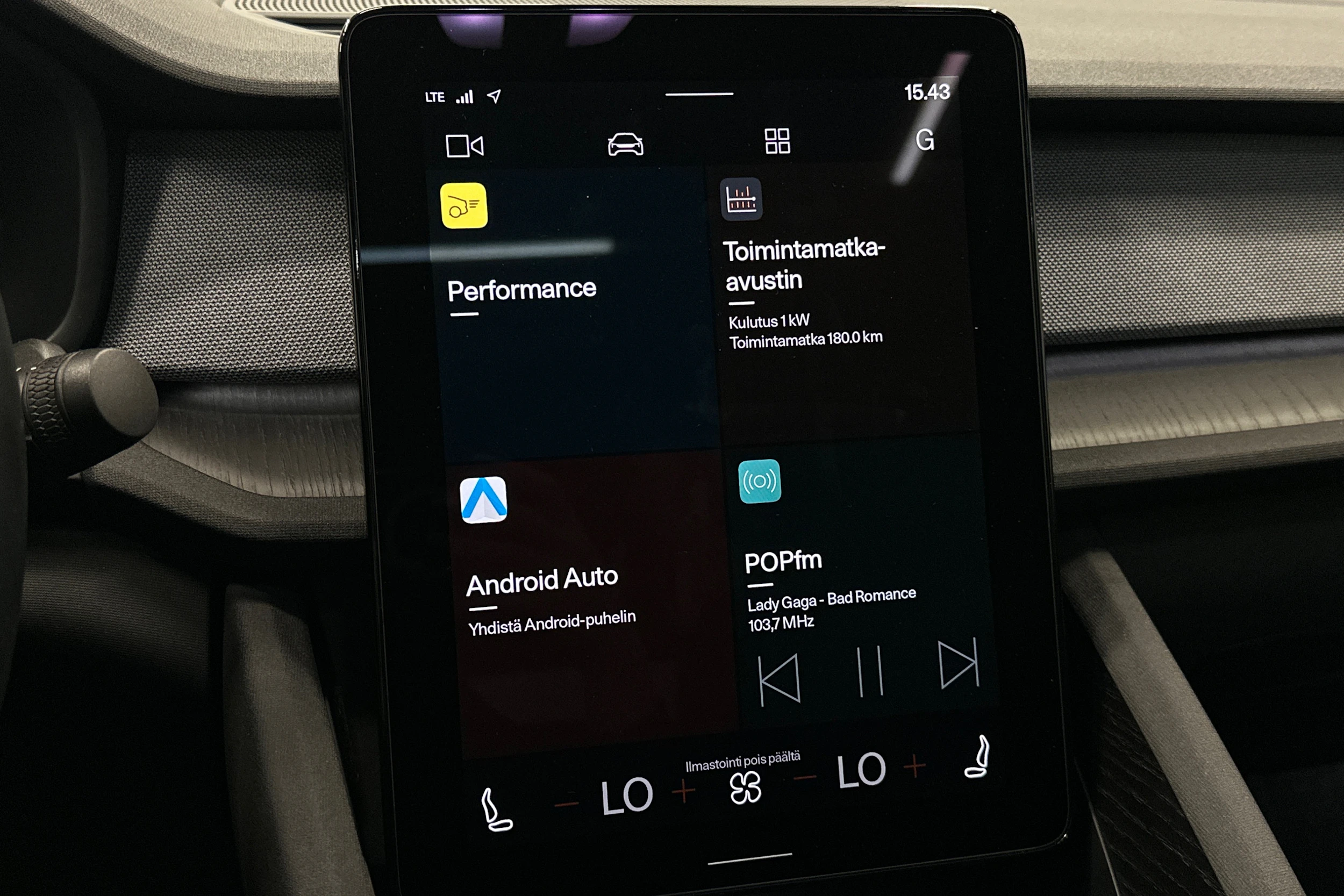 sininen Polestar 2 2022 kuva 29.