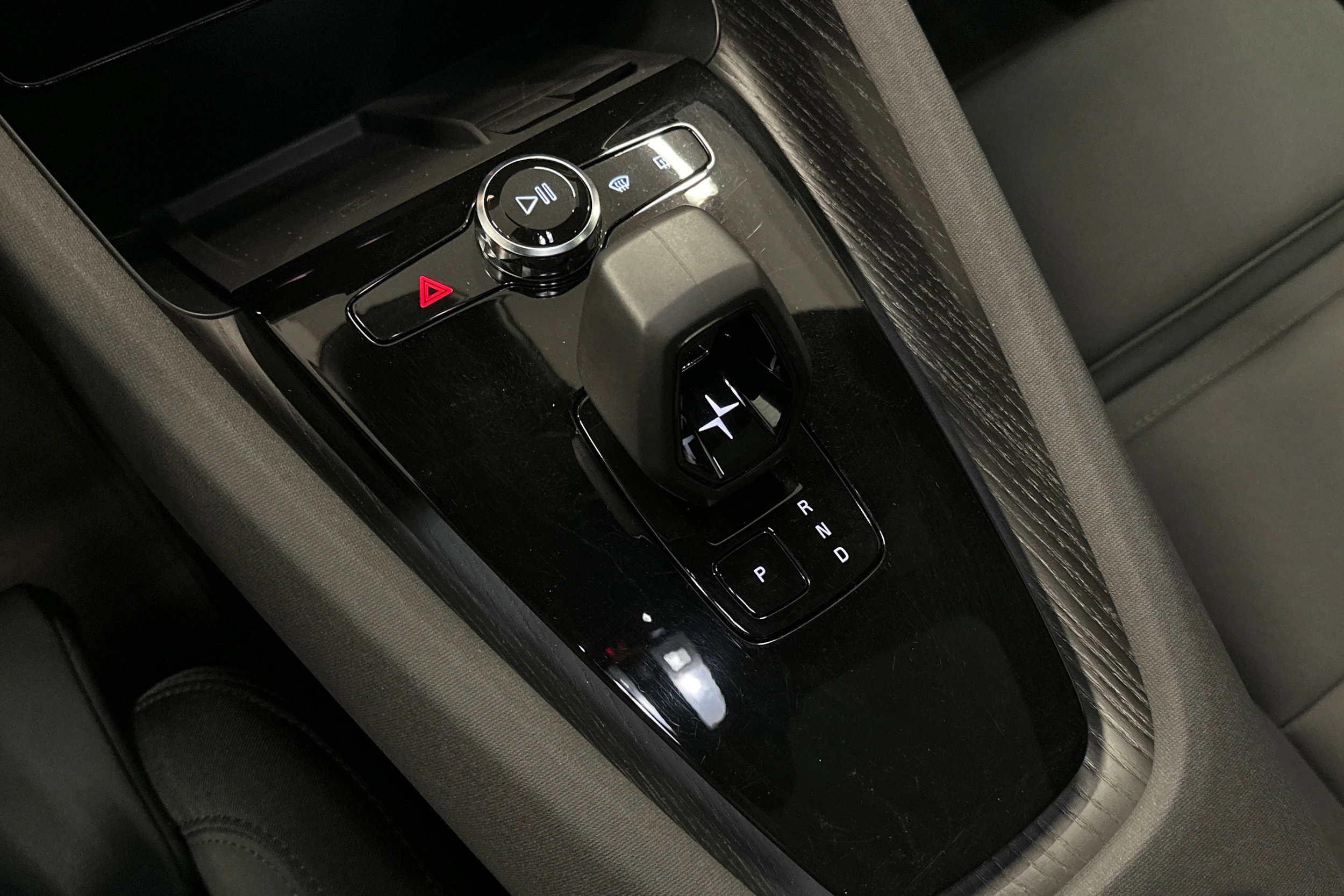 sininen Polestar 2 2022 kuva 32.