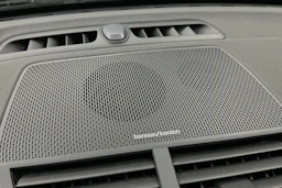 sininen Polestar 2 2022 kuva 33.