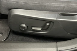 sininen Polestar 2 2022 kuva 34.