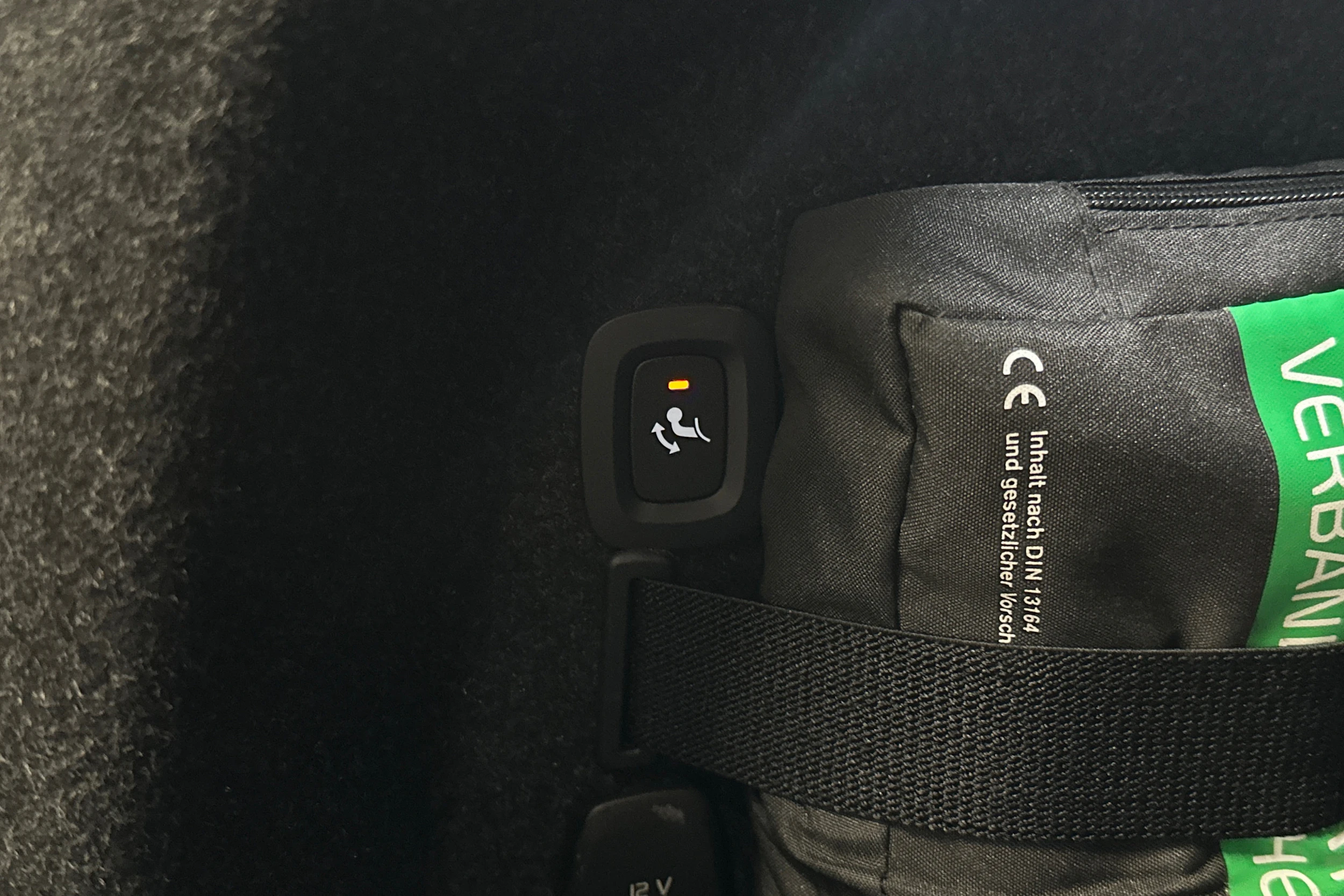sininen Polestar 2 2022 kuva 38.