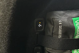 sininen Polestar 2 2022 kuva 38.