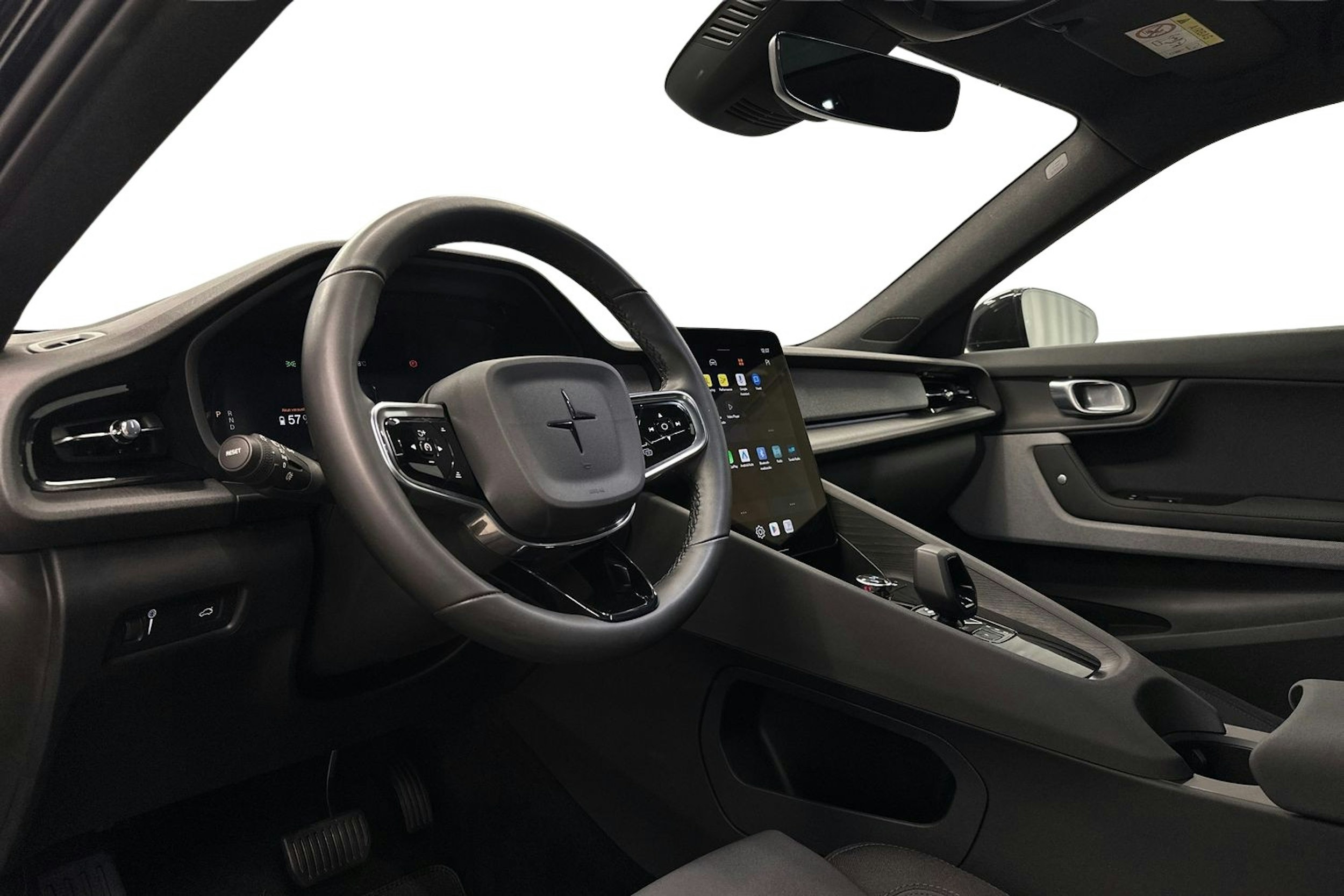 musta Polestar 2 2022 kuva 7.