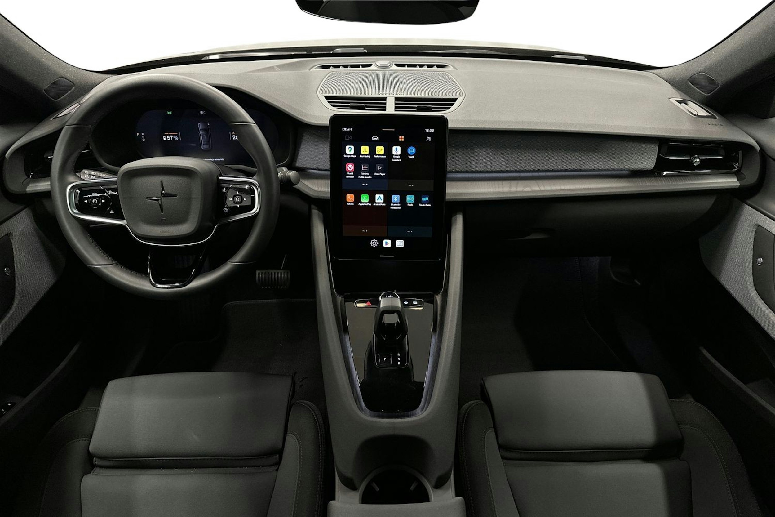 musta Polestar 2 2022 kuva 9.