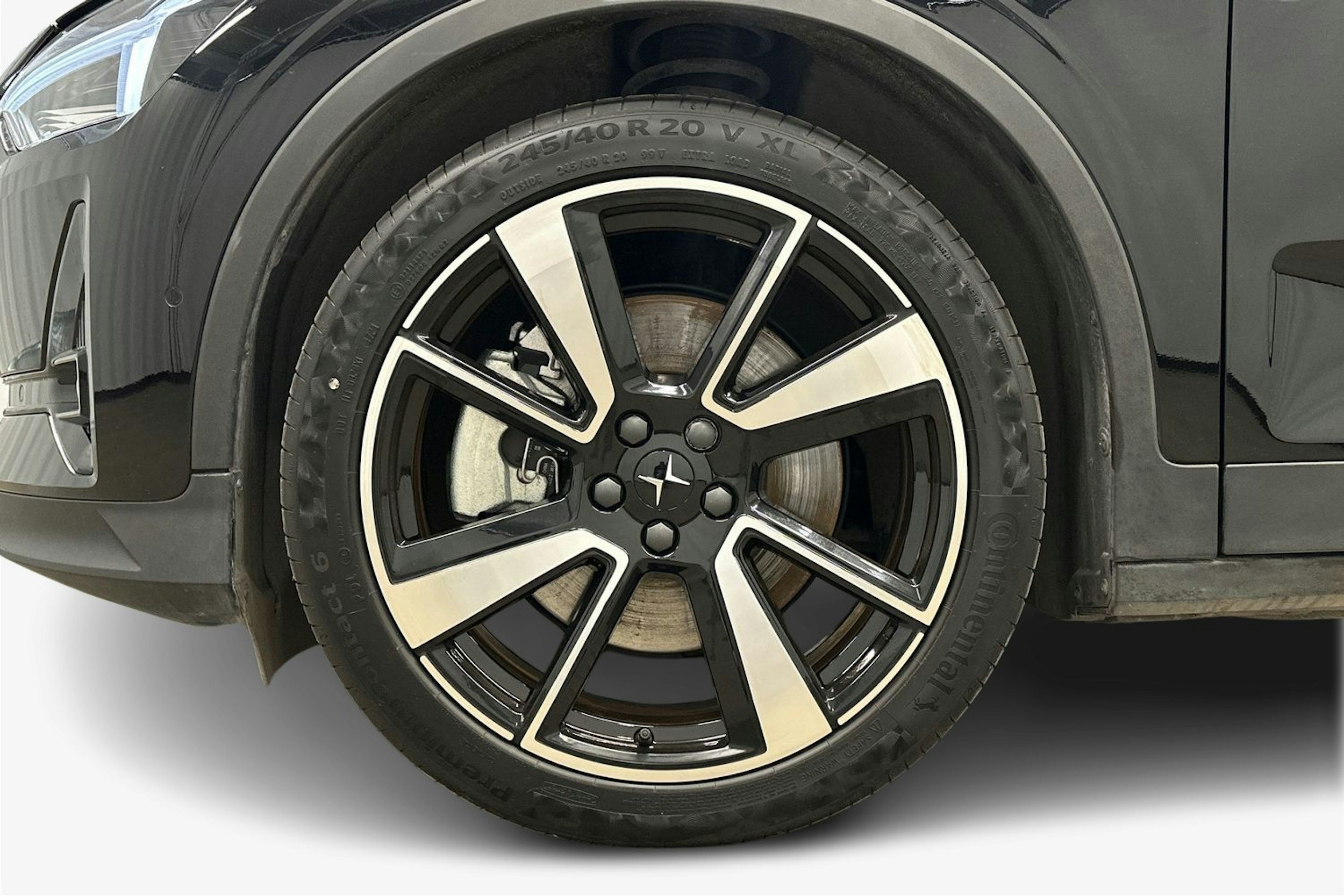 musta Polestar 2 2022 kuva 11.