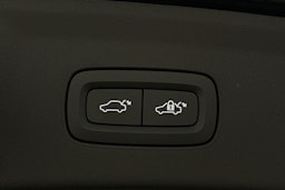 musta Polestar 2 2022 kuva 16.